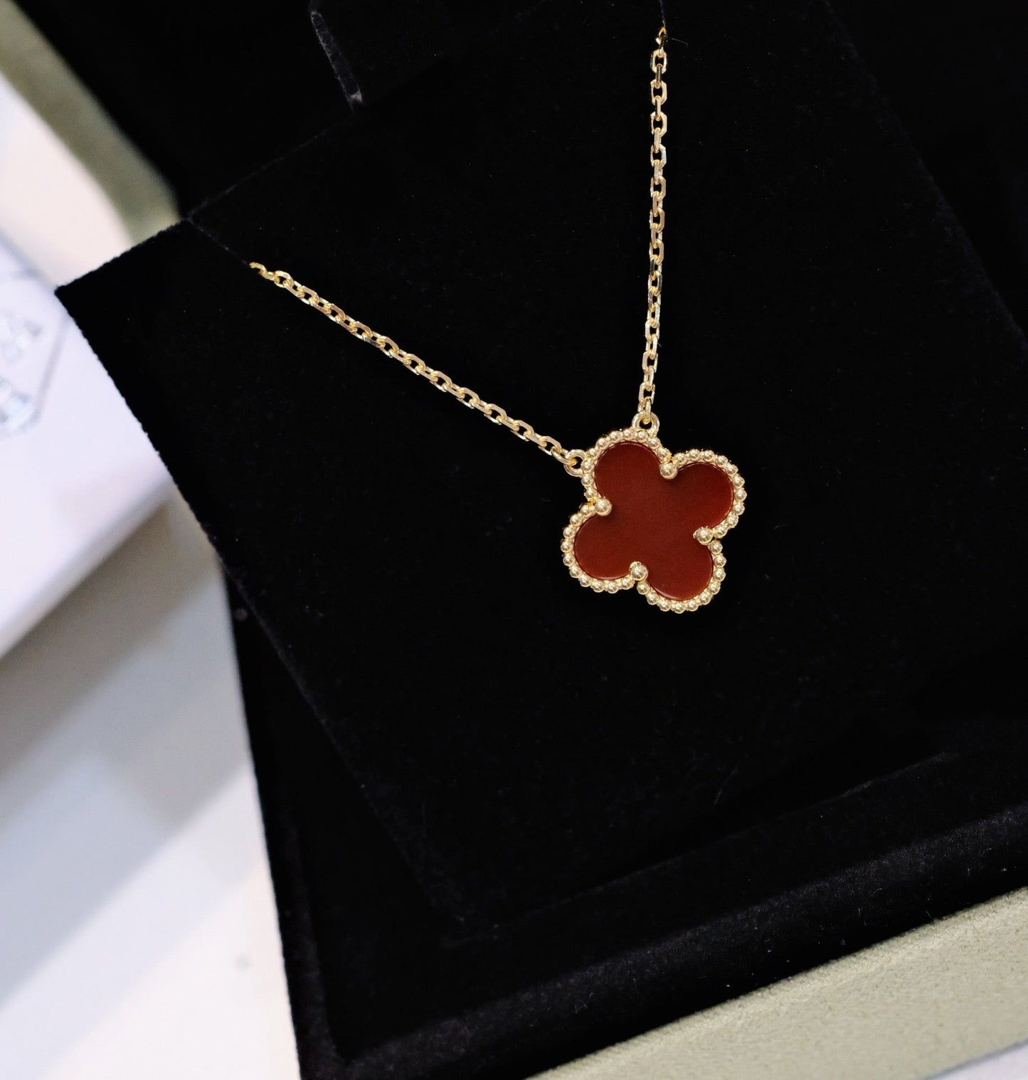 [Pearl Jewelrys]CLOVER 15MM CARNELIAN SINGLE FLOWER NECKLACE