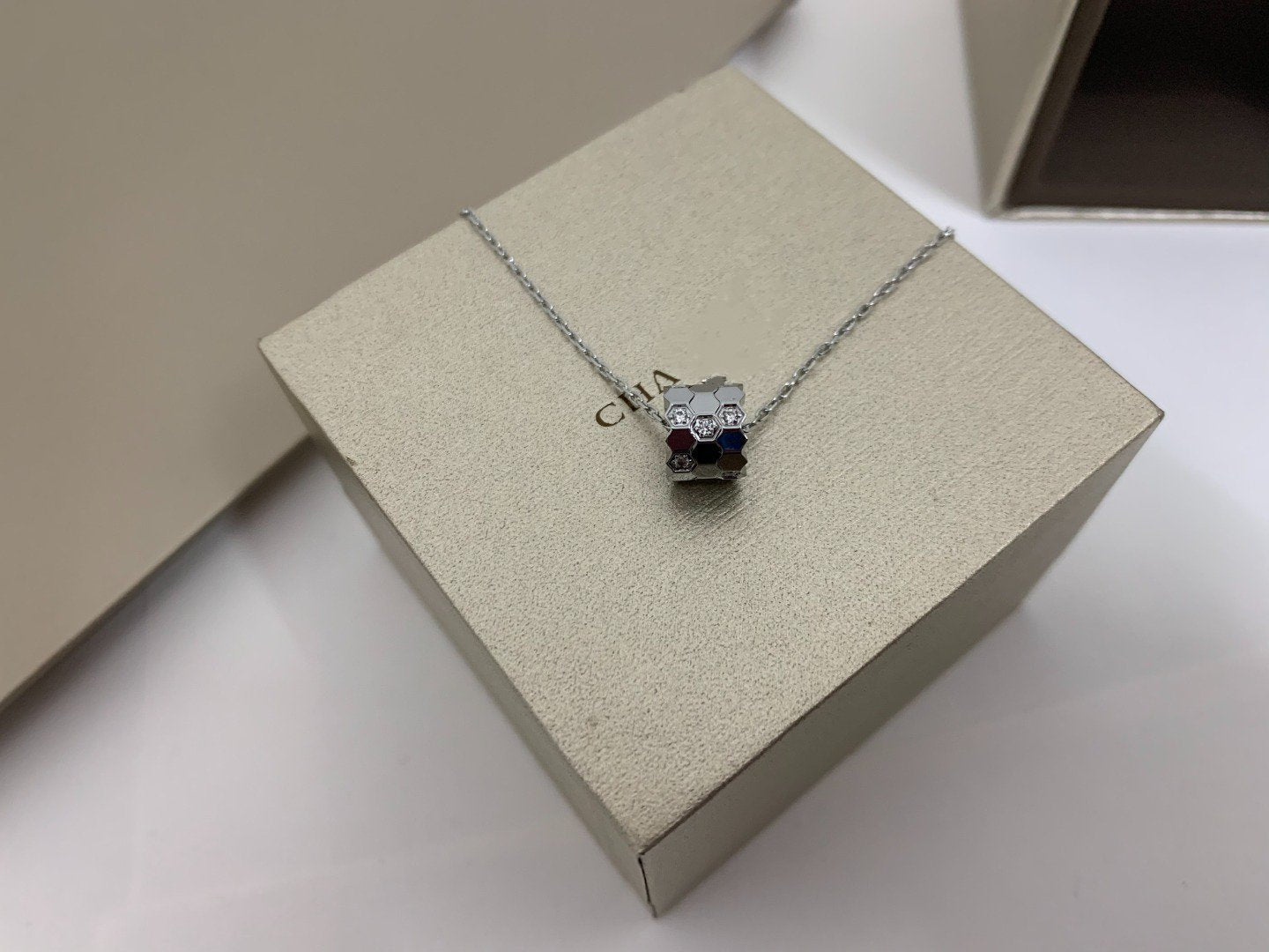 [Pearl Jewelrys]BEE LOVE DIAMOND NECKLACE