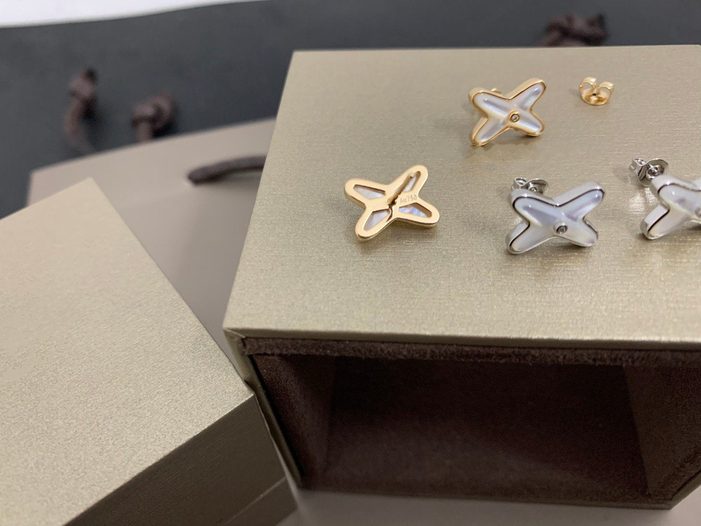 [Pearl Jewelrys]JEUX DE WHITE MOP SILVER DIAMOND EARRINGS