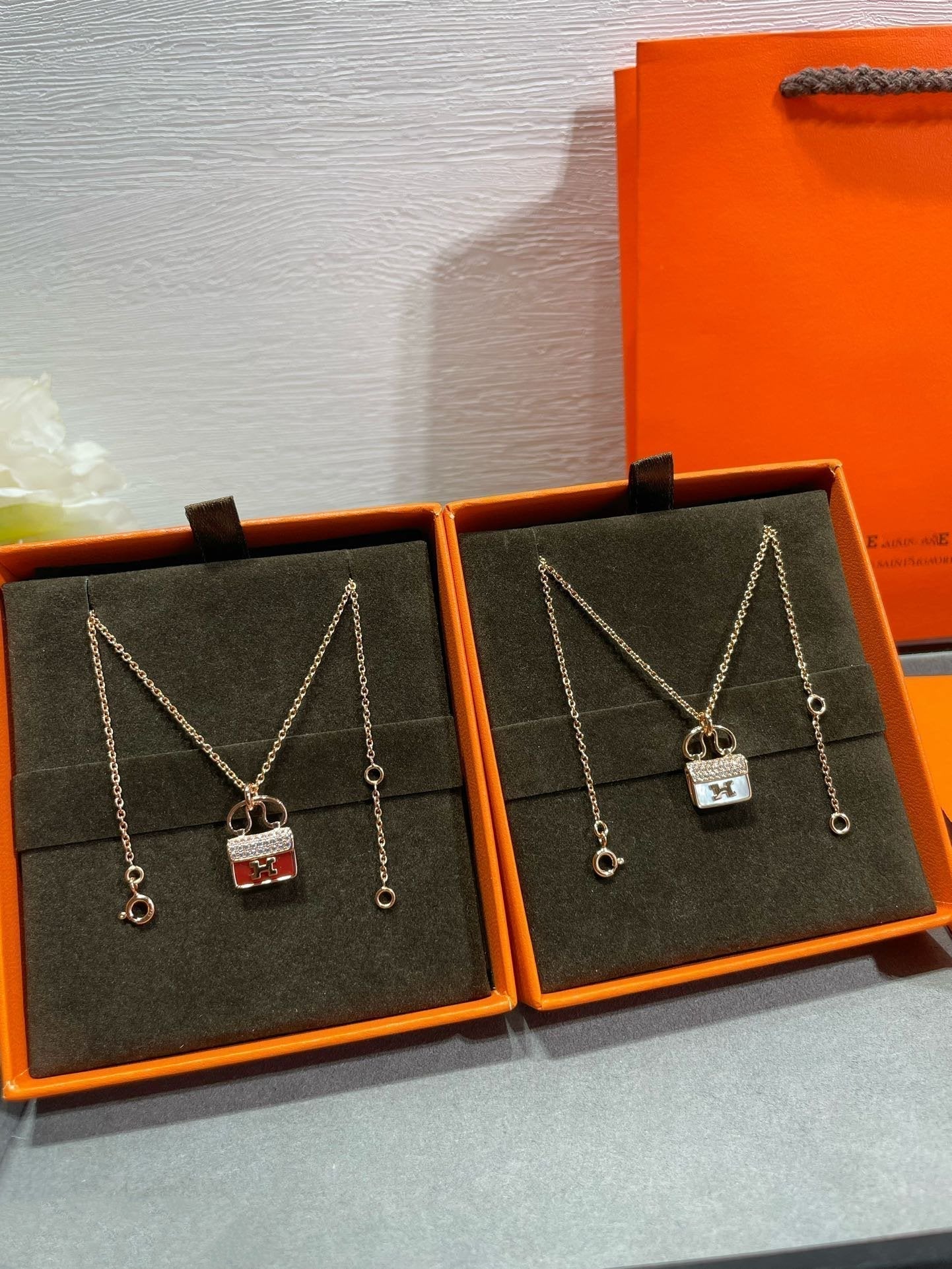 [Pearl Jewelrys]H CIRCE MOISSANITE PENDANT NECKLACE GOLD