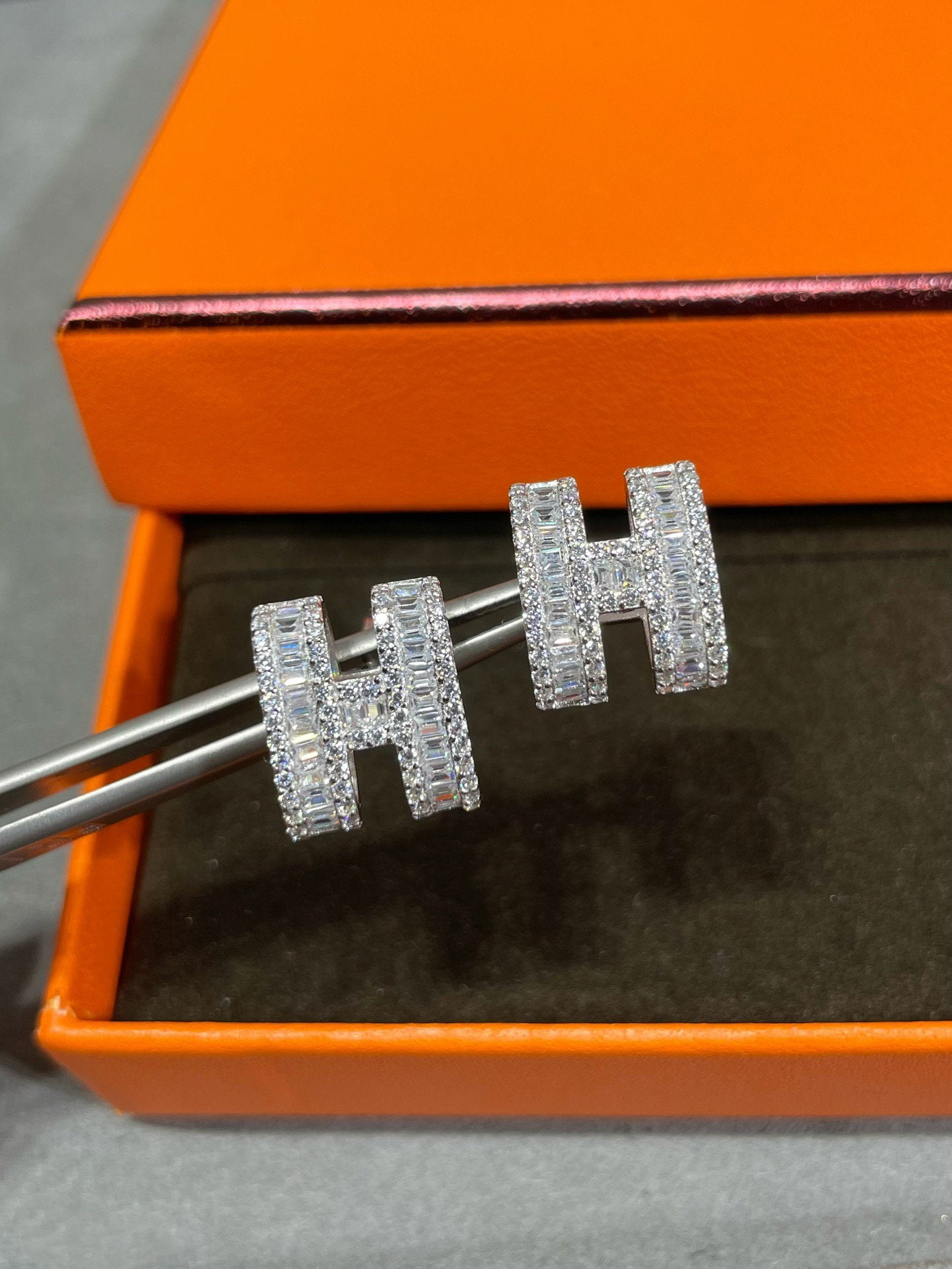 [Pearl Jewelrys]H STUD EARRINGS WITH SILVER DIAMONDS
