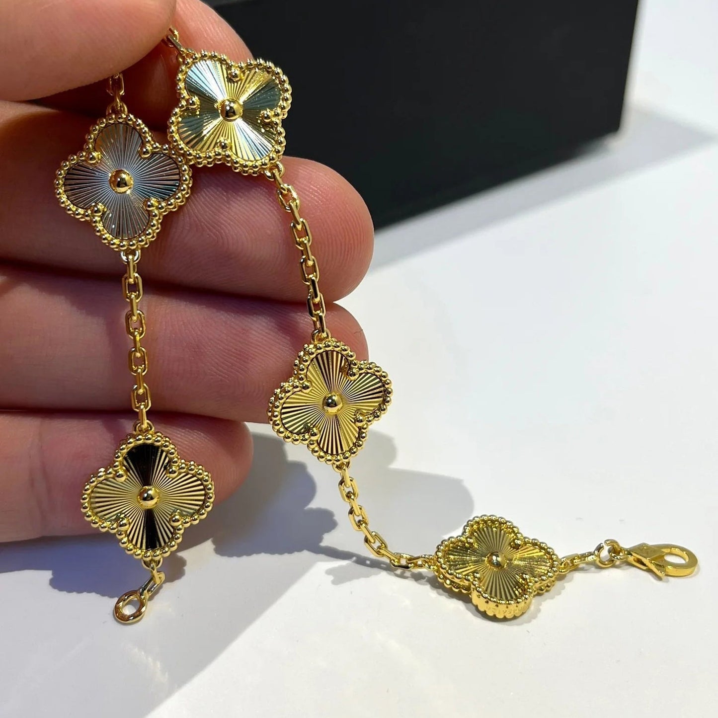 [Pearl Jewelrys]CLOVER 5 FLOWERS LASER BRACELET