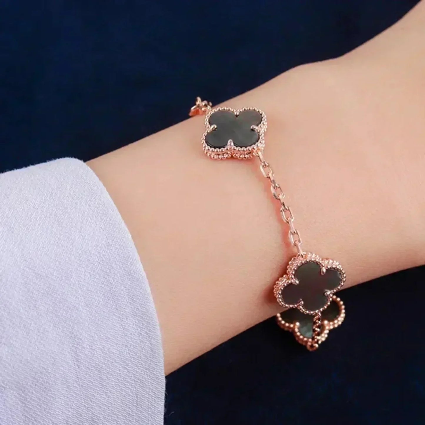 [Pearl Jewelrys]CLOVER 5 MOTIF GRAY MOP  BRACELET