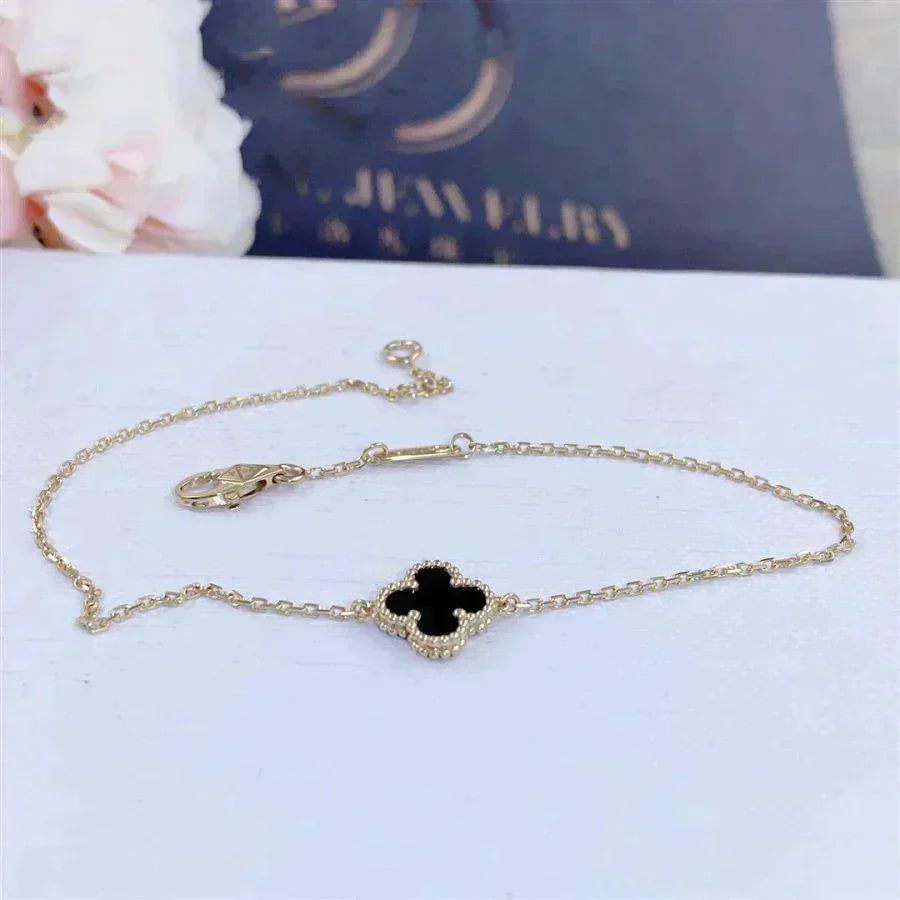[Pearl Jewelrys]CLOVER ONYX SINGLE FLOWER BRACELET